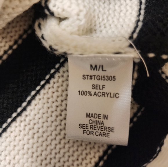 Better Be Women's Stripped Crew Neck Sweater NWT - Picture 9 of 15